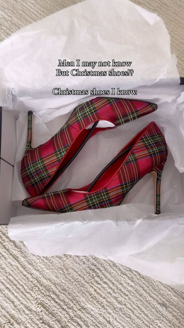 They’re beautiful and they’re on sale! So step to it (pun intended) 👠

#holidayshoes #christmasshoes #redheels #holidayoutfits #holidayoutfitideas